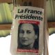 35- Segolene est cachee loin des panneaux officiels 